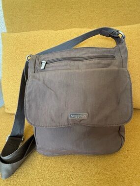 Baggallini Brown Nylon Crossbody Travel Bag Organizer Lightweight